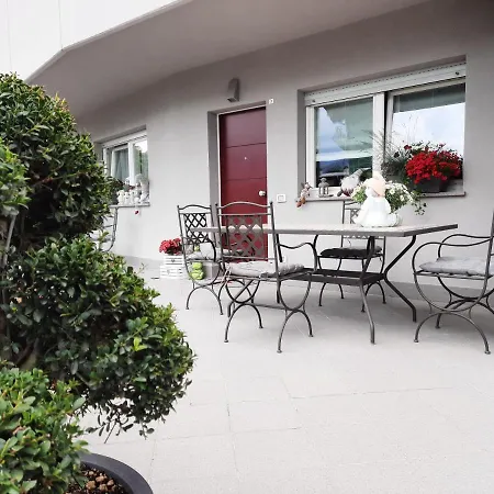 Lejlighed La Terrazza, Elegante Stile Retro, 90 Mq Con Doccia Sauna Wi-fi Terrazzo E Garage *