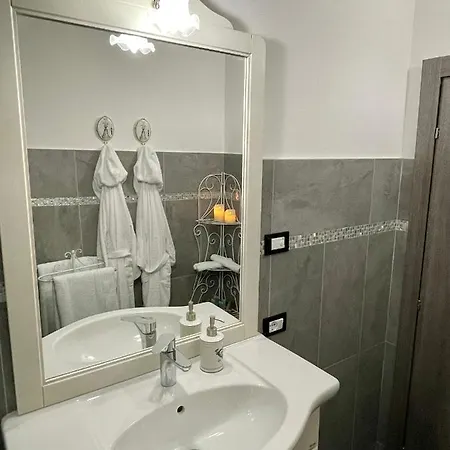 La Terrazza, Elegante Stile Retro, 90 Mq Con Doccia Sauna Wi-fi Terrazzo E Garage Lejlighed *